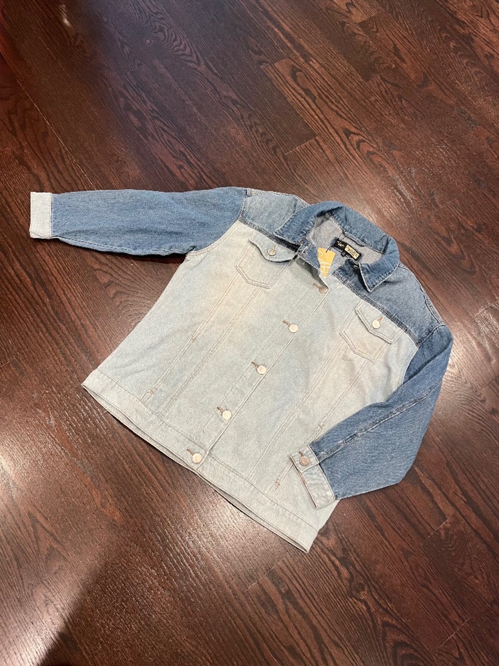NWT Suzanne Betro Two-Tone Denim Trucker Jacket L (Minor Flaw)